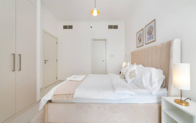 Immaculate 1BR apartment at Carson C