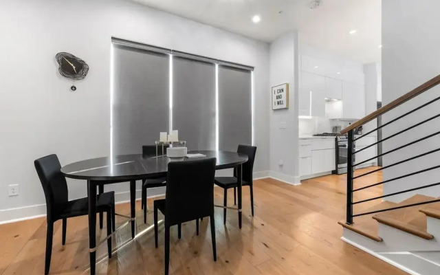 Luxurious Midtown Home Rooftop Views by Silverx