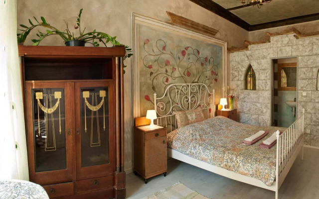 Old Time Hotel