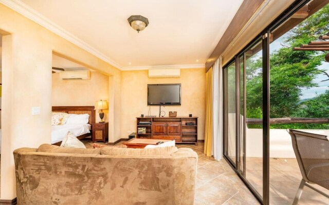 Hacienda-style Villa With Pool and Sweeping Ocean Views Above Potrero