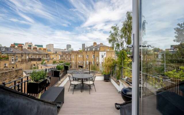 Light 2 Bedroom Flat With Roof Terrace