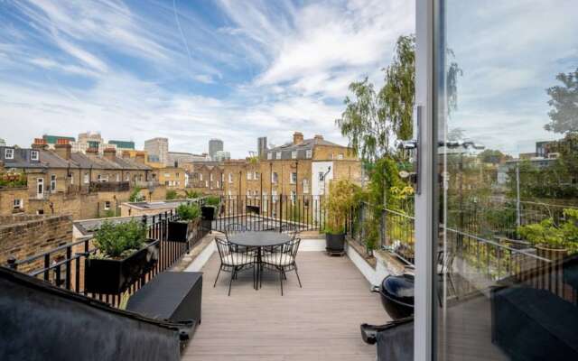 Light 2 Bedroom Flat With Roof Terrace