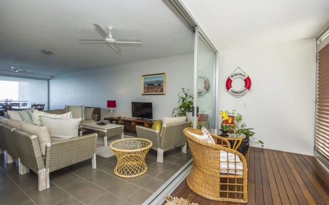 1 Bright Point Apartment 5404