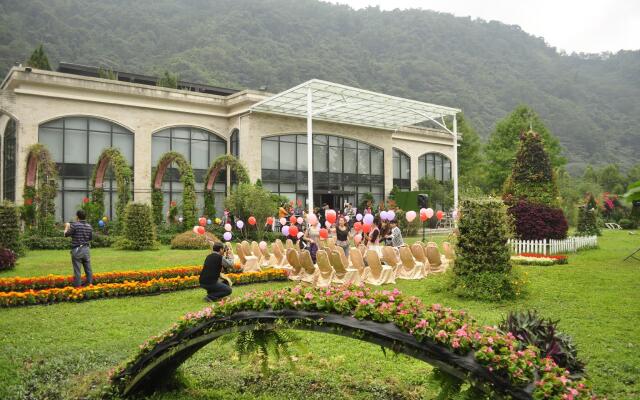 Tai Yi Red Maple Resort