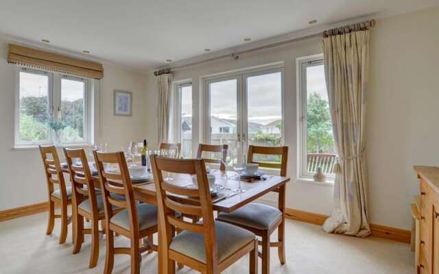 Spacious Holiday Home in Croyde near Sea