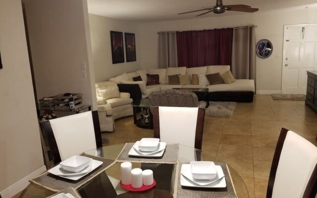 2Bed 2Bath Half Duplex Home