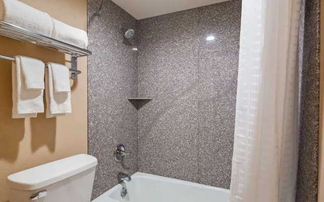 Rodeway Inn & Suites