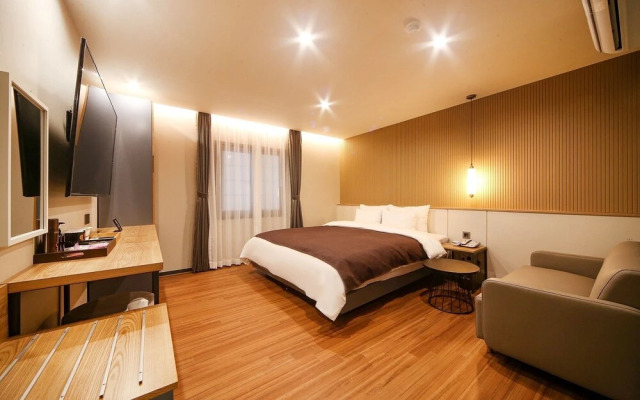 Gimhae Jangyu Hotel 101