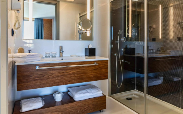 Holiday Inn Express Suites Belmont by IHG