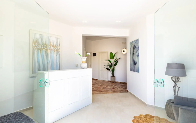 Pinelopi Beach Suites