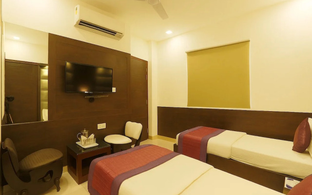 Pathway KDSON at Airport