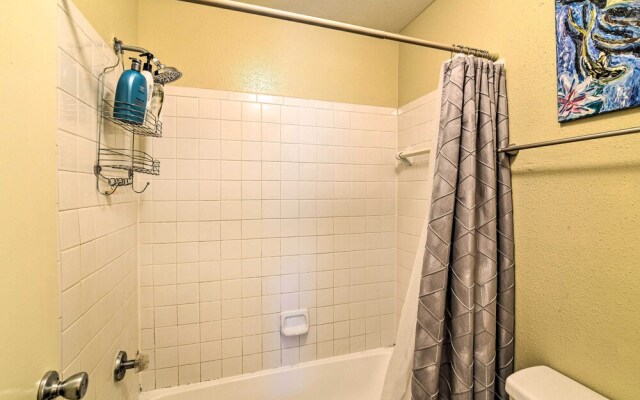 Refreshing Galveston Condo w/ 2 Balconies!
