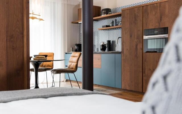 ANTON . Luxury stay