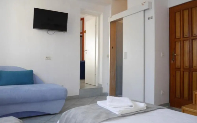 Dugi Rat Seaside Apartments