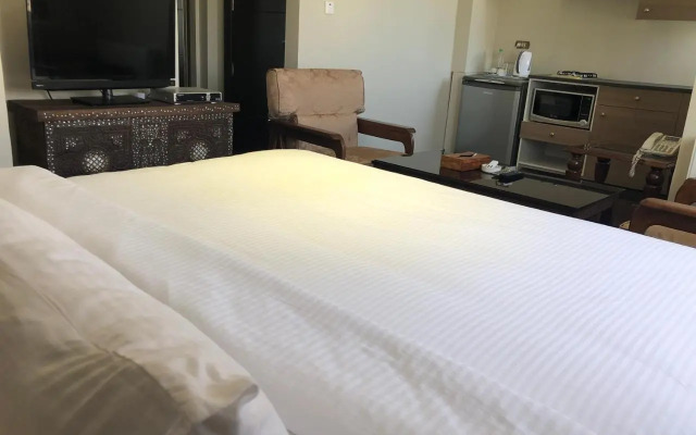 Gondola Hotel And Suites