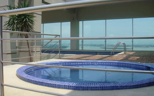 Luxury Suites Riverfront GYE