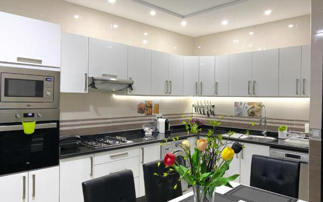 Luxurious apartment close to the sea