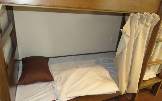 Azalea - Hostel