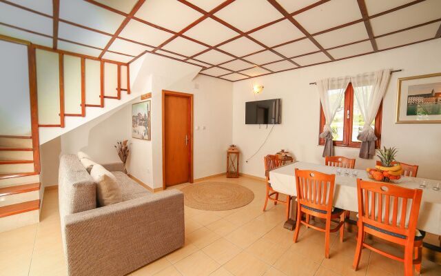 Holiday house Mario - with pool: Supetar, Island Brac