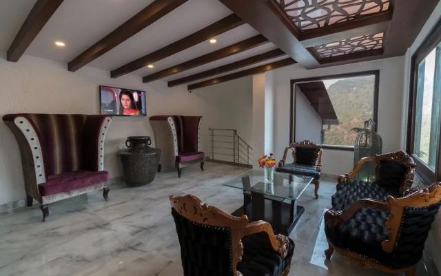 Hotel Seven Oaks