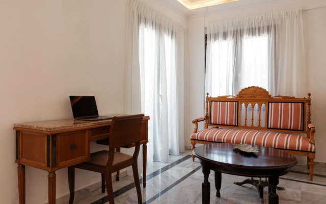 Nami Hotel & Suites