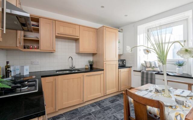 Stylish Frederick Street Flat Heart Of The Centre