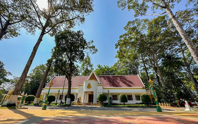 Lynnaya Urban River Resort