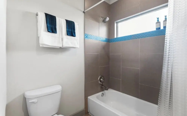 Chic & Homey 3BR Close to Downtown