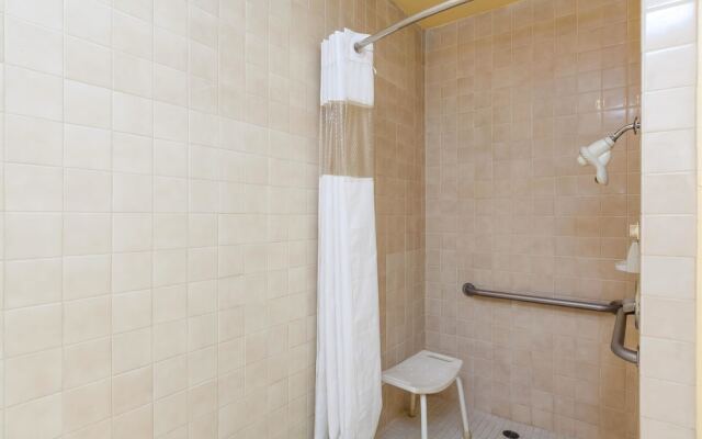 Ramada Limited Bakersfield Central