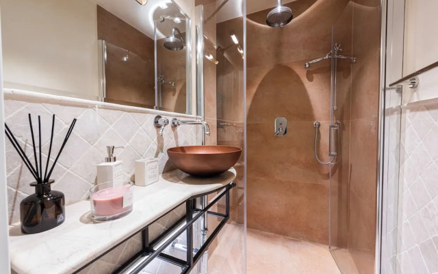 Charming Tornabuoni by Mmega