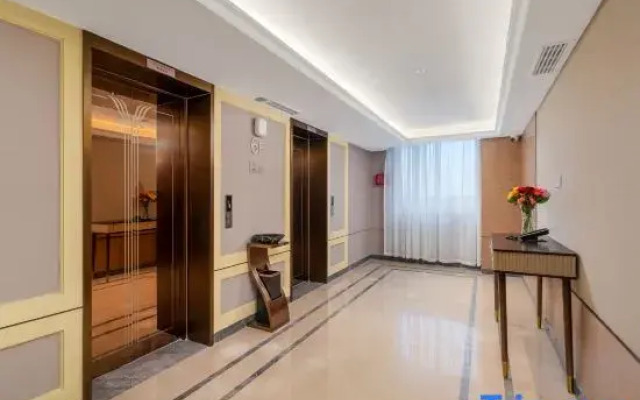 Vienna Hotel ( Zhanhua Runze Square Branch)