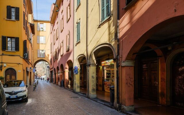 Vista Sulle Torri di Bologna by Wonderful Italy