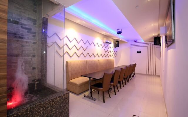 OYO 4727 Hotel Sangam Pacific