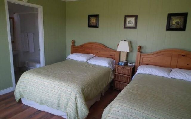 Points East Beach Motel