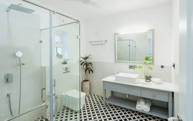 Villa Bauhinia - 5bhk With Pool 10 Mins to Beach
