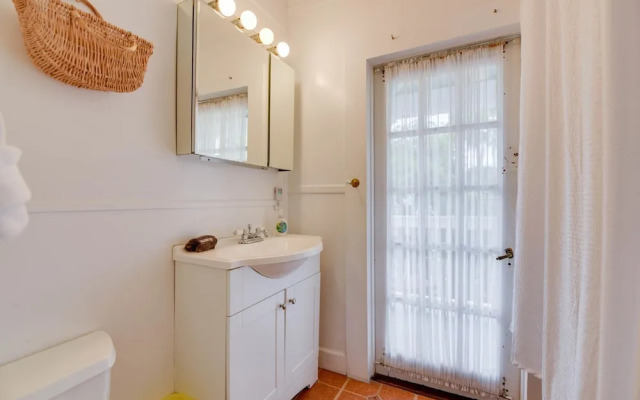 New Rose Retreat - Pool Parking