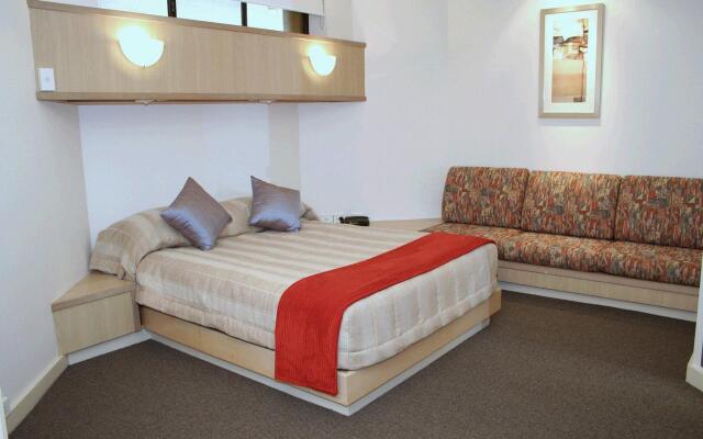 Tiki Hotel Surfers Paradise