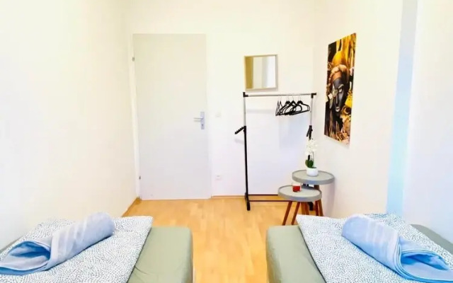 Rooms in Cozy 4BR Shared Apt Central