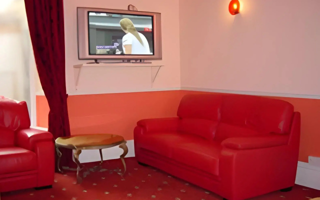 Adelphi Hotel