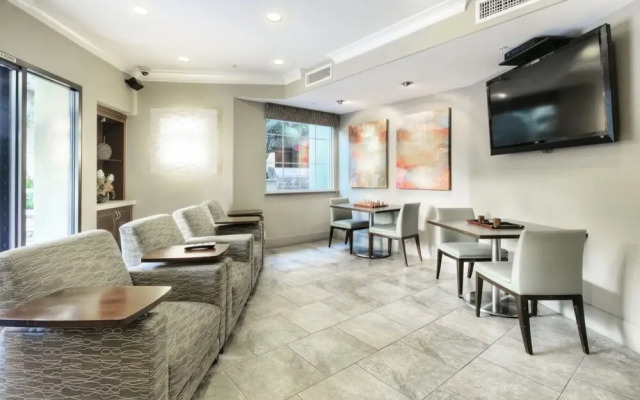 Lavish Suites At Bel Air