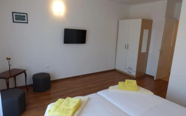 Studio Apartments Buki