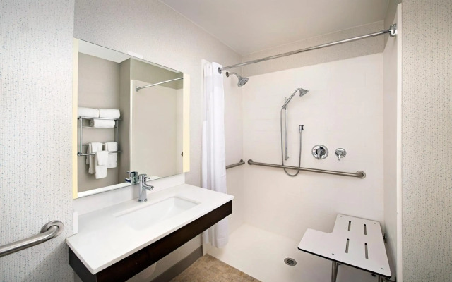 Holiday Inn Express Washington DC - BW Parkway by IHG