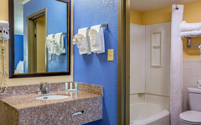 Quality Inn & Suites near Six Flags East