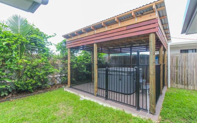 Modern Home with Private Spa and Fenced Garden