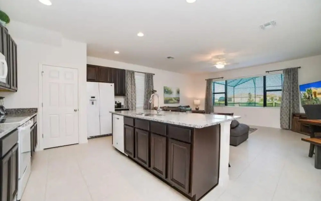 Spacious Family Villa w Pool Themed Bedrooms