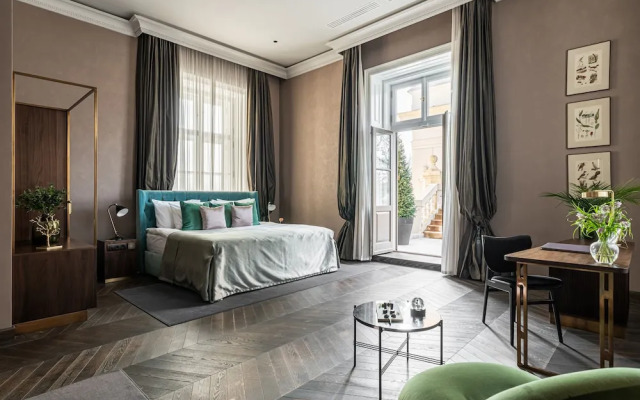 Botaniq Castle Of Tura