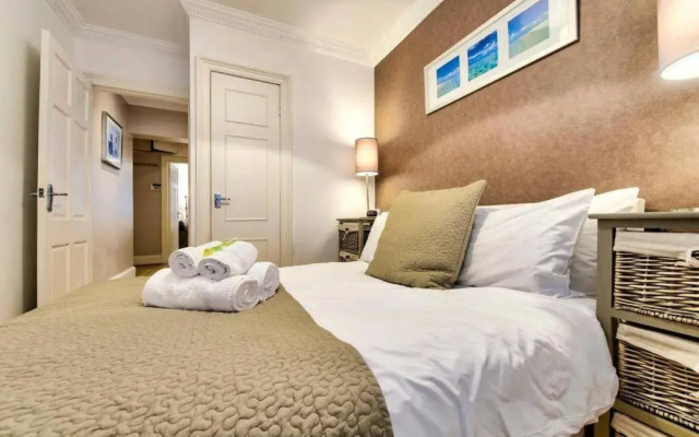 Ultra Modern, West End Village, Refurbished 1 bed