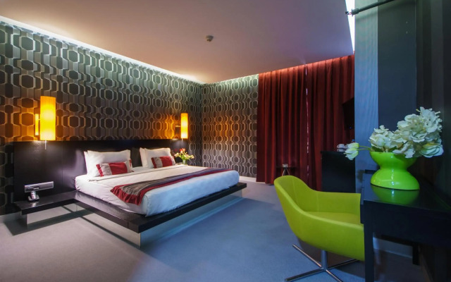 Vernazza Suites Hotel
