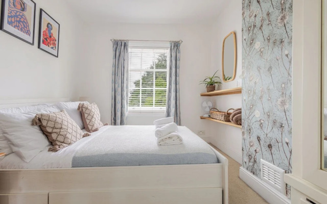 Stylish 5BD Townhouse in Leamington Spa