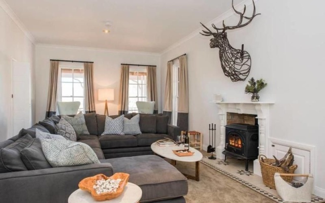 Peppertree Hill Luxury Farm Accommodation – Guest Rooms – Eurunderee